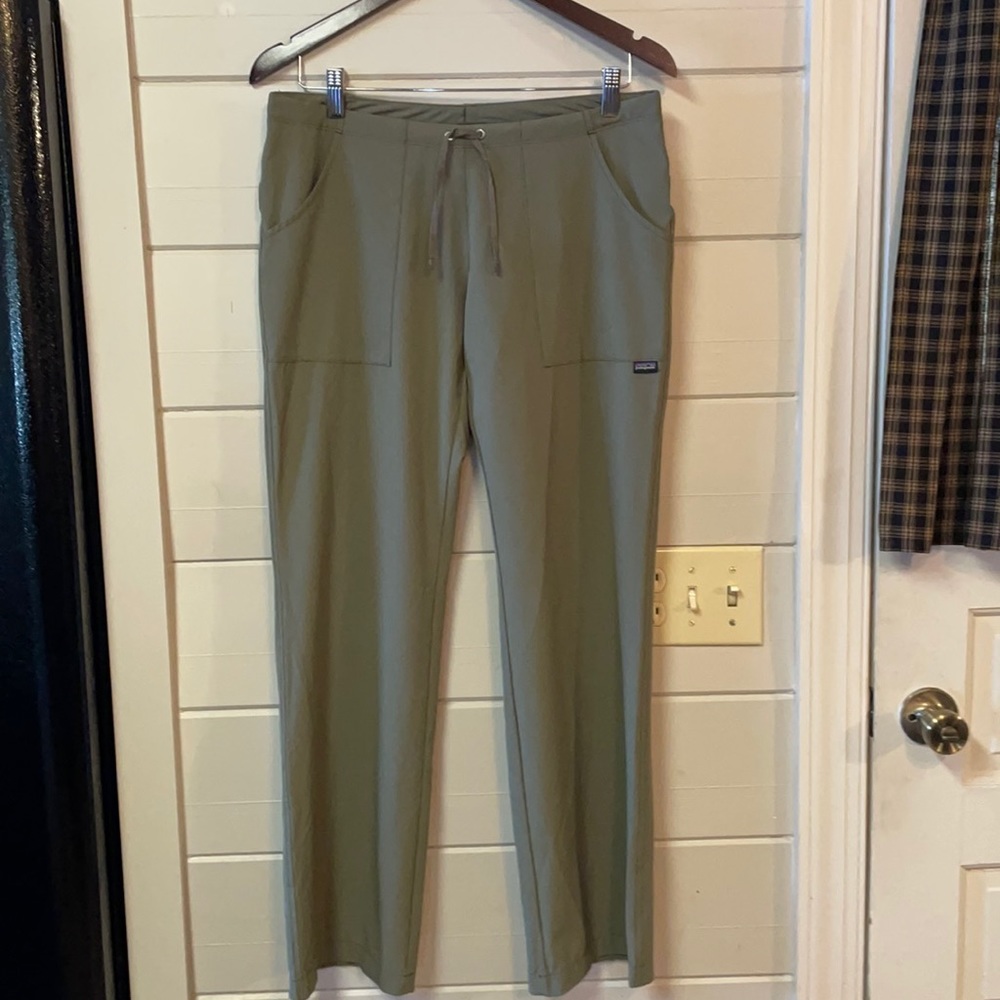 Patagonia Windbreaker Hiking Pants Size 6.